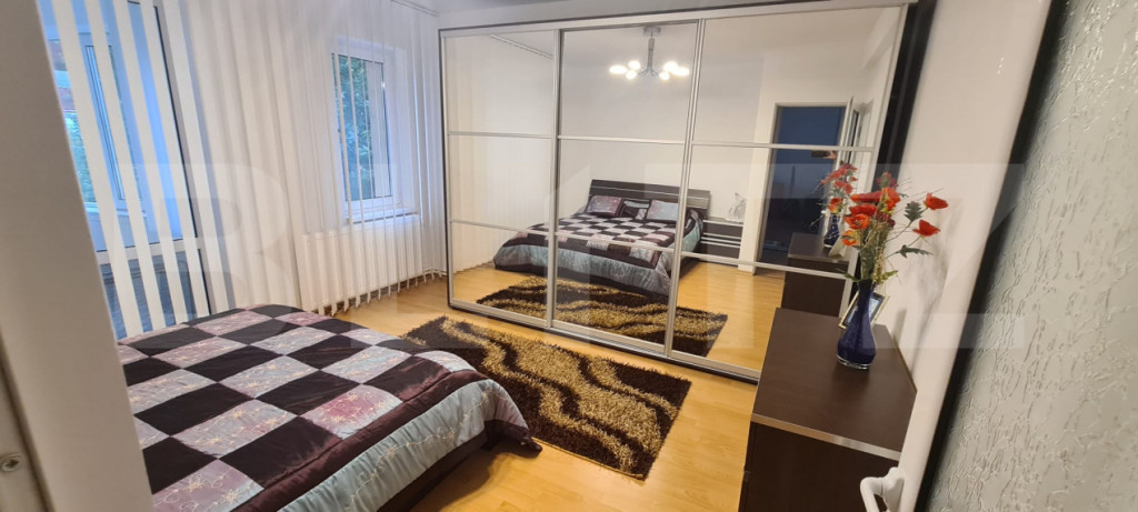Apartament de vanzare, cu 4 camere, 120 mp, etaj intermediar
