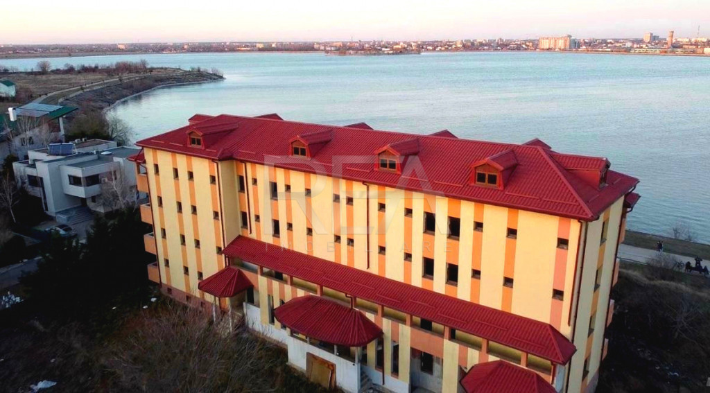 Refugiu Urban Vedere Panoramică pe Malul Lacului Morii