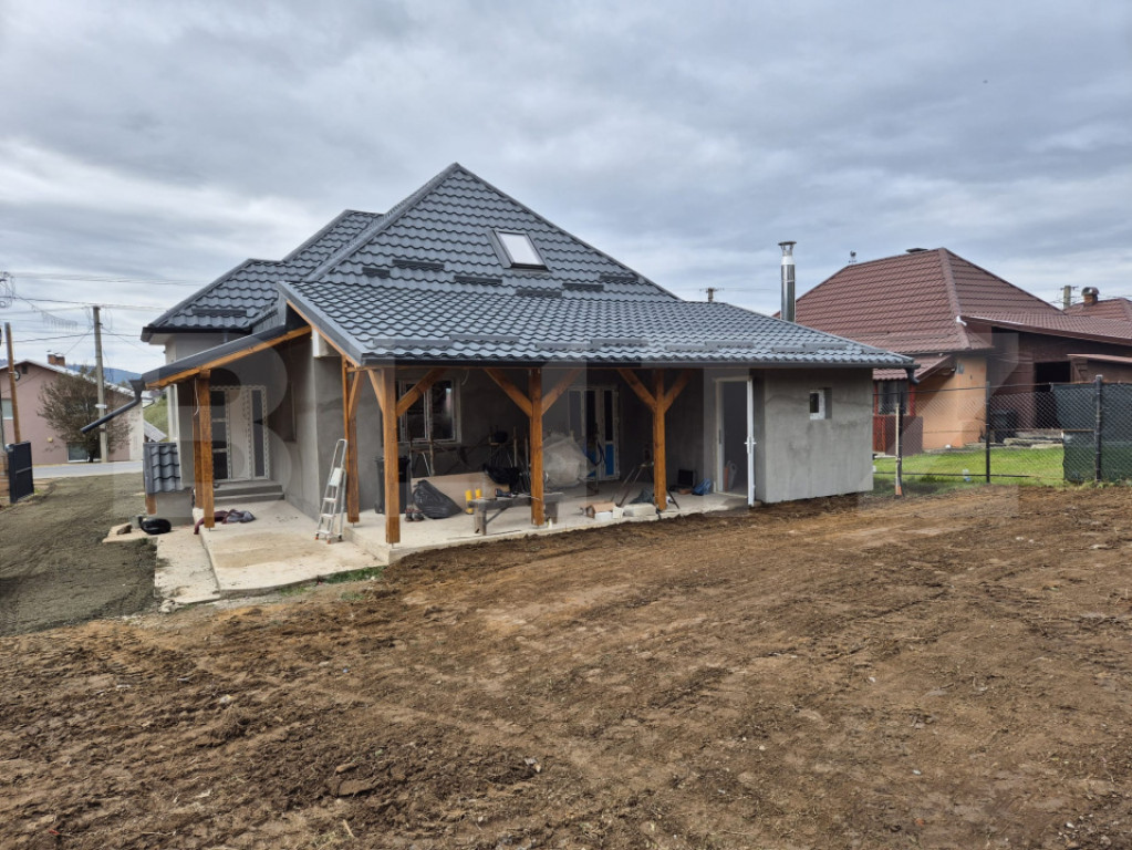 Casa de vacanta in curs de modernizare in Belis, 5 camere, 9