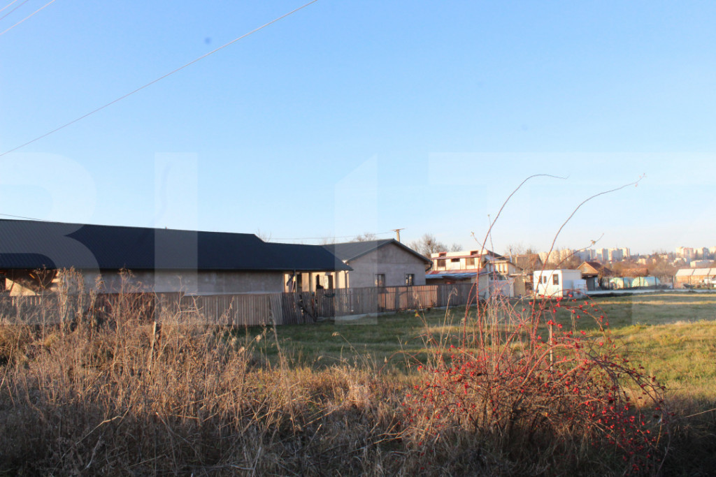 Teren extravilan de vanzare, 648 mp, zona sud
