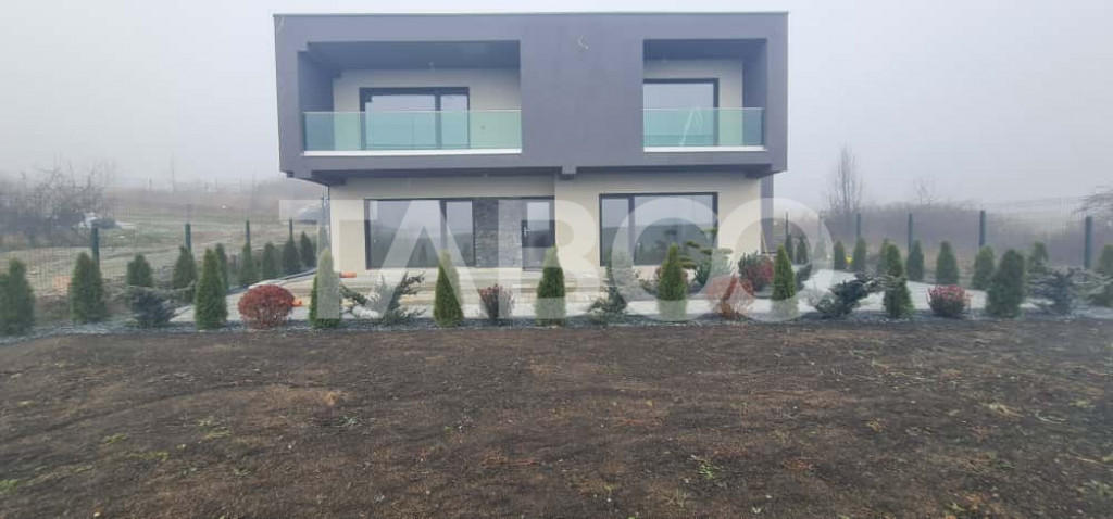 Casa individuala spatioasa Selimbar - pret excelent