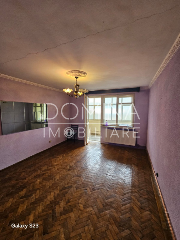 Apartament 3 camere *etaj 2 - decomandat* - str. Zambilelor