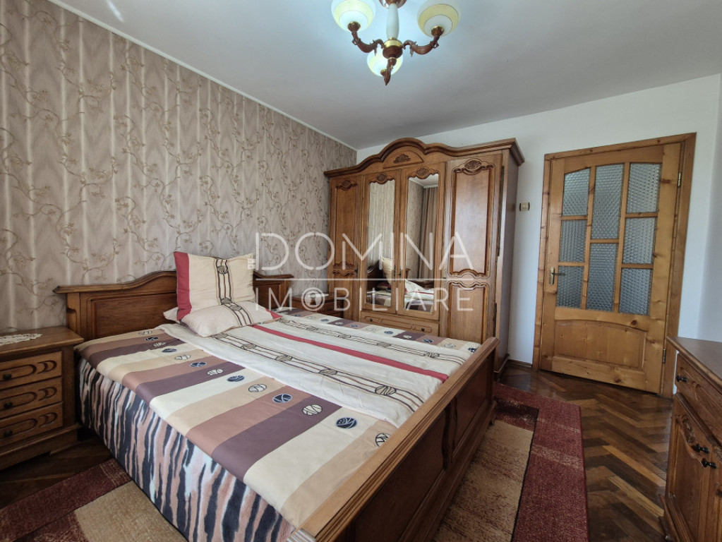 Apartament 3 camere, str. Nicolae Balcescu, zona centrala