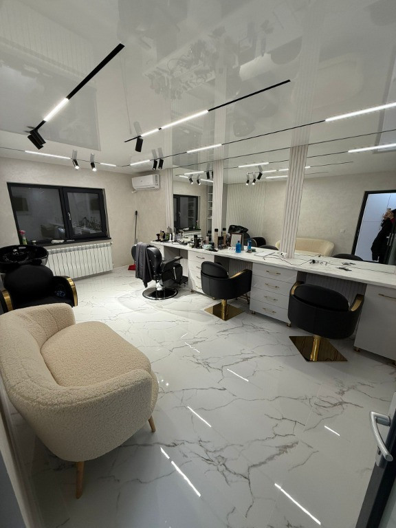 Spatiu prezentare-depozitare suprafata 400 mp artera ultrac