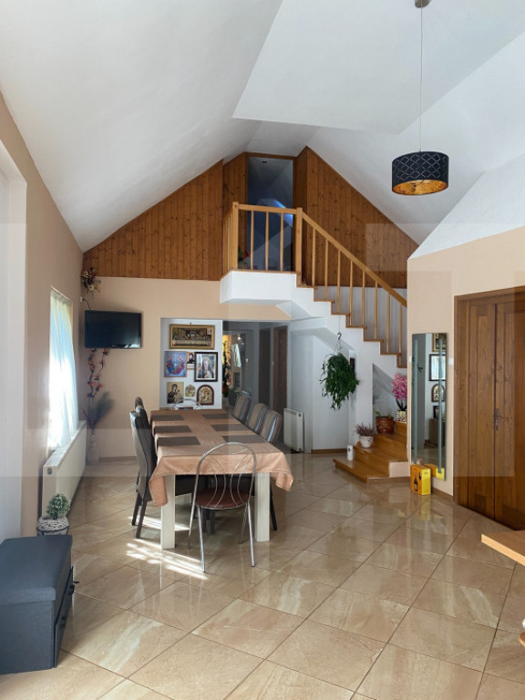 Vilă spațioasă cu 5 dormitoare și curte de 730 mp