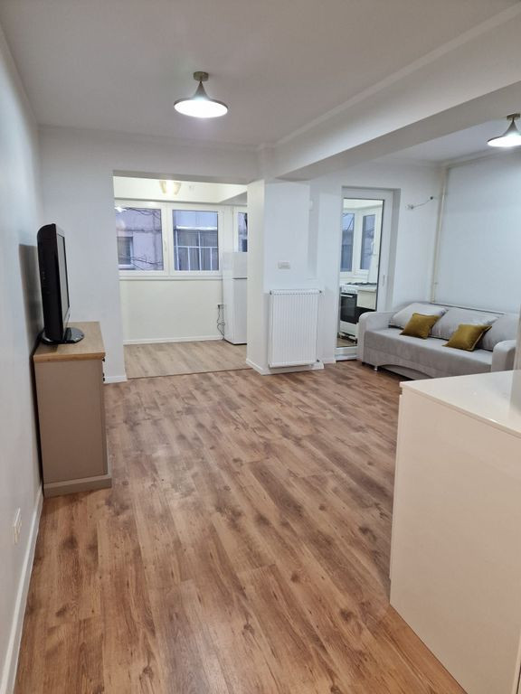 Zona Eroii Revolutiei Brancoveanu 38 mp bloc nou mobilata...