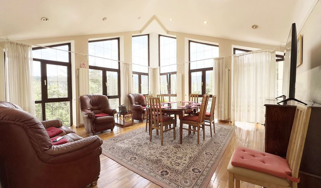 Utilitati incluse | Acces la curte si foisor