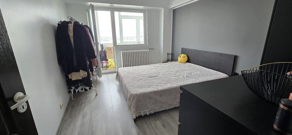 Apartament 3 camere Pantelimon – bloc anvelopat, 2 băi, b