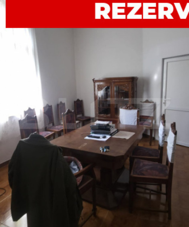 Casa 4 camere , teren 285 mp, zona semi-centrala