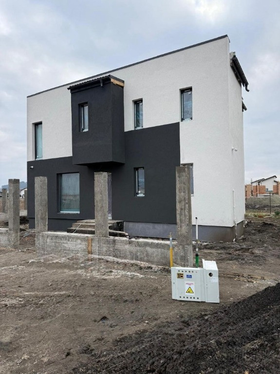 Casa individuala 4 camere P+1- zona Sanpetru
