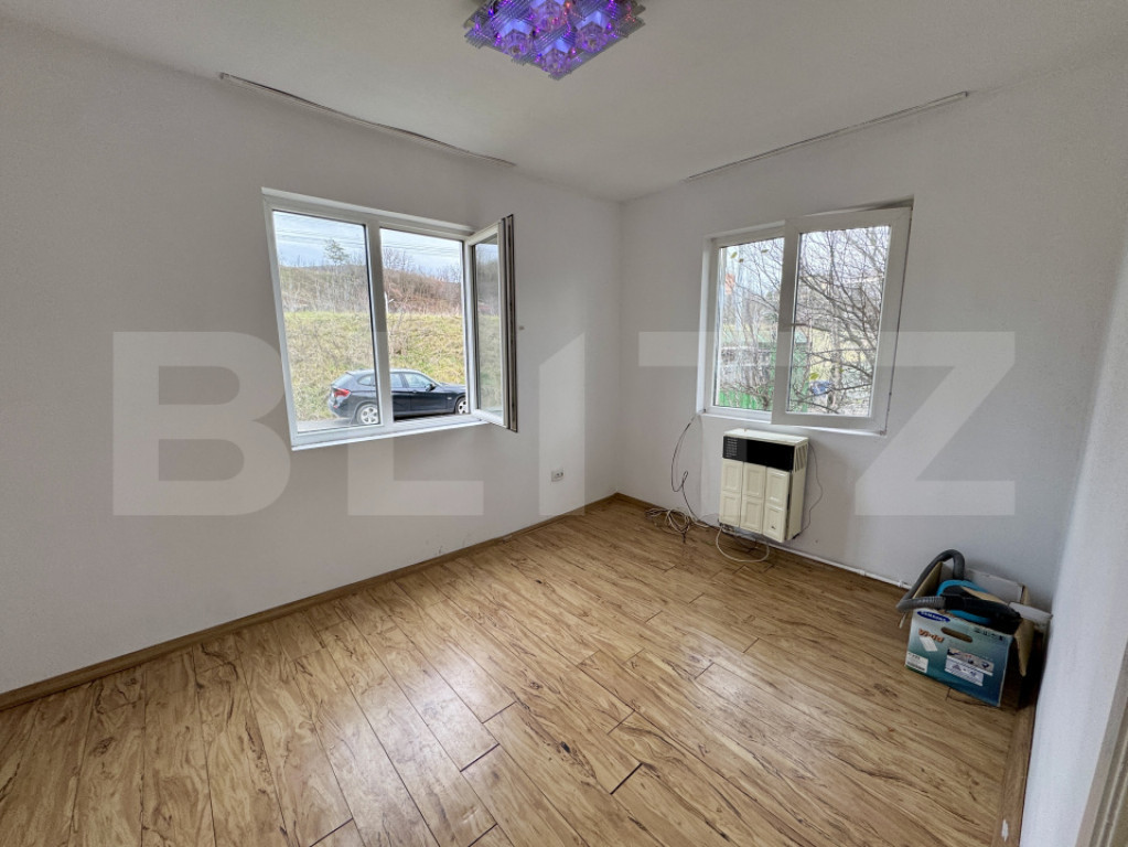 3 apartamente la casa de vanzare, singur in curte, 150 mp, z