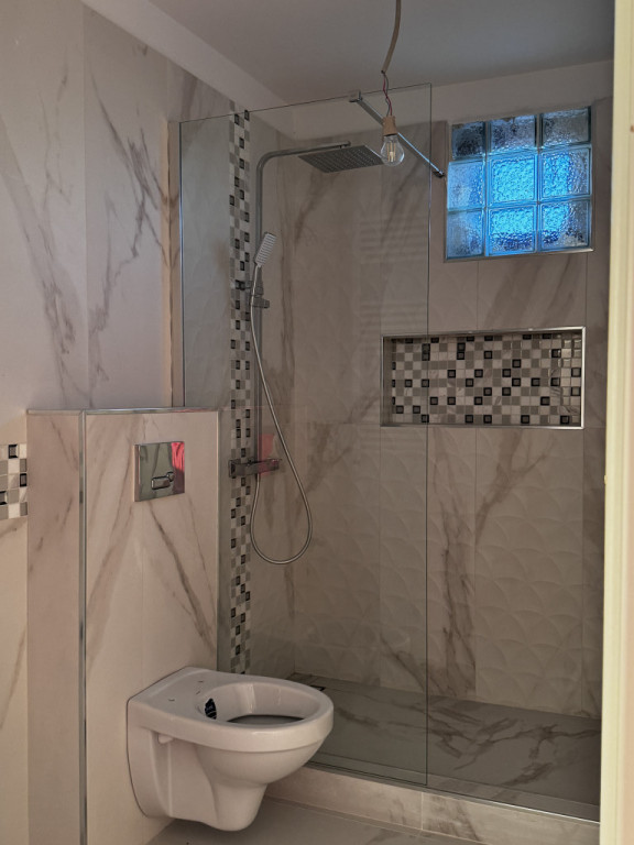 Casă nouă 4 camere și 3 băi zona metrou laminorului