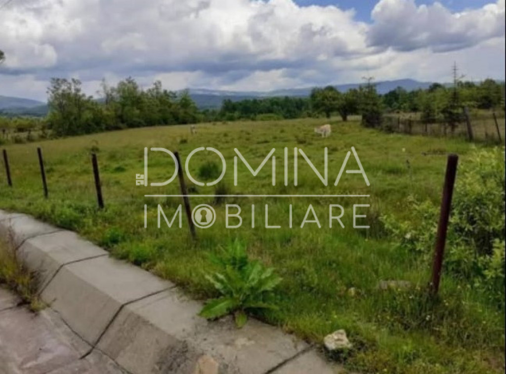 Teren 5000 mp, cu utilități, în comuna Crasna