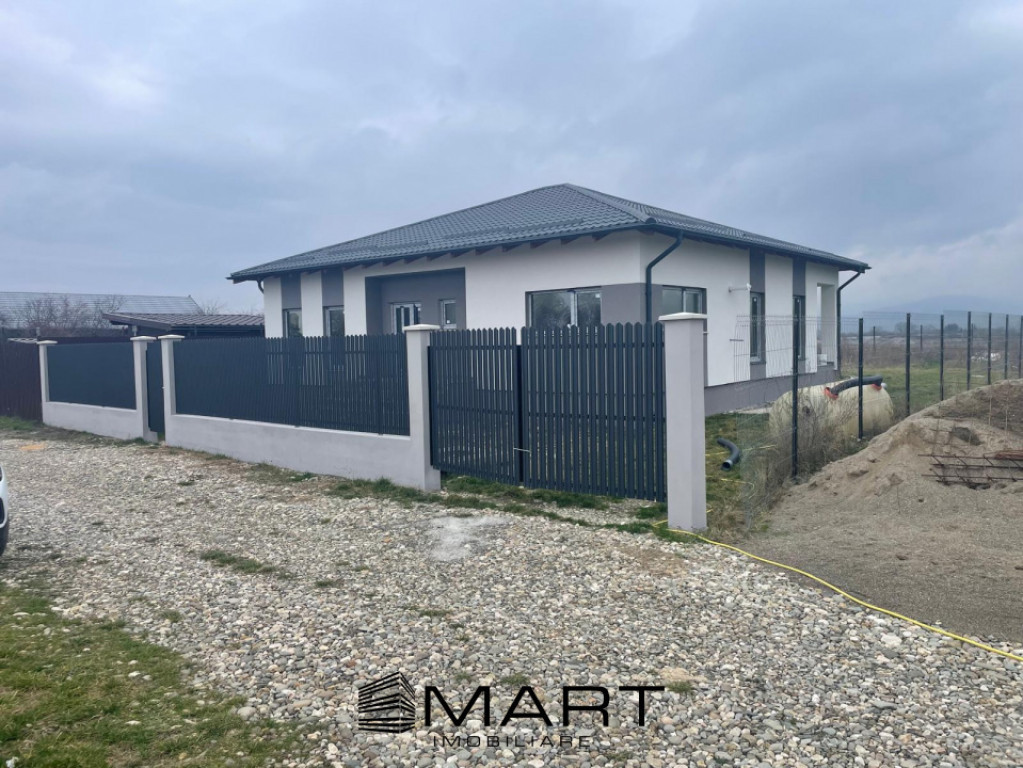 Casă modernă la cheie în Cărpiniș – tot confortul pe