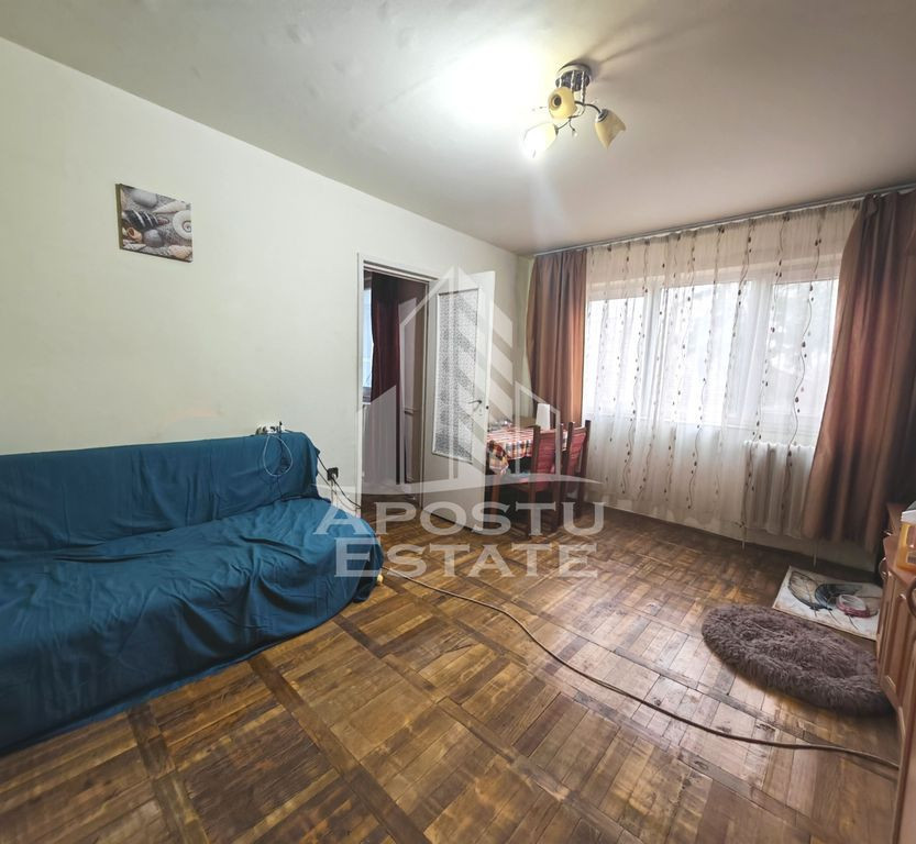 Apartament cu 2 camere la etaj intermediar, etajul 1, zon...