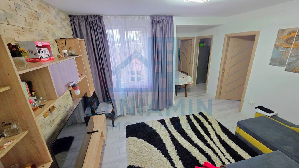 Apartament 3 camere Rovine etaj 3 la Bacriz -se accepta pets