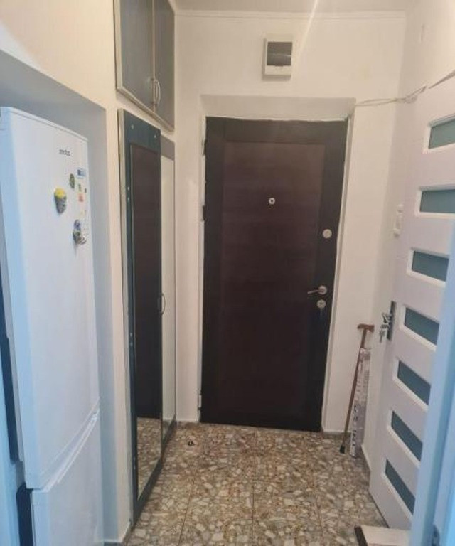 Obor metrou etaj 7 semidecomandat