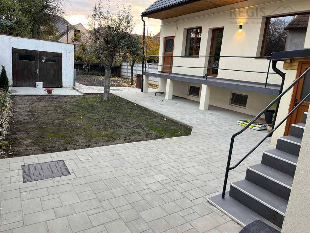 CASA 3 camere, PARCARE, CURTE CENTRAL