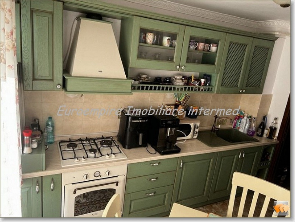 Apartament 3 camere decomandate zona Faleza Nord