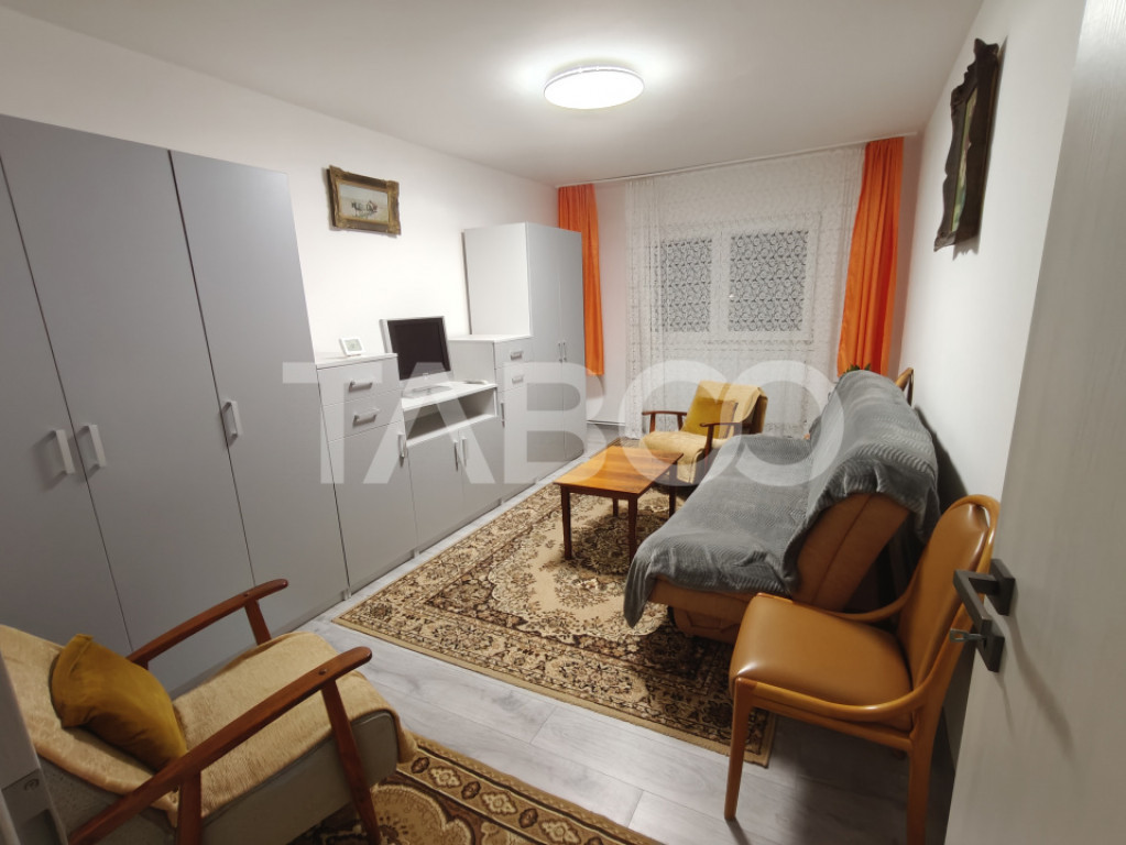 Apartament renovat 2 camere etaj 1 - balcon si pivnita in Va