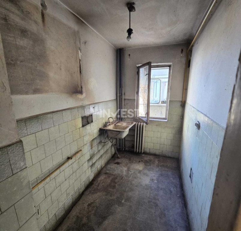 DE VANZARE-APARTAMENT 2 CAMERE-DECOMANDAT-MIRCEA CEL BATRAN