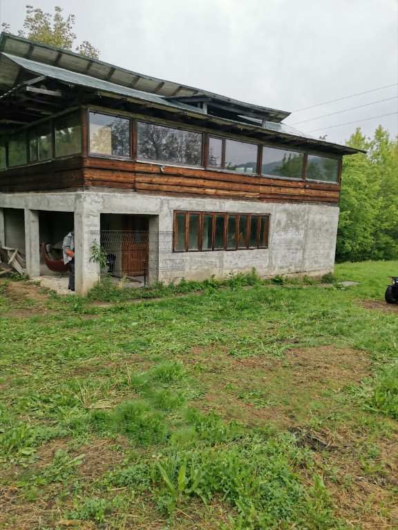 Casa nefinalizata Paltin, Vrancea, șoseaua principala spre Spulber.