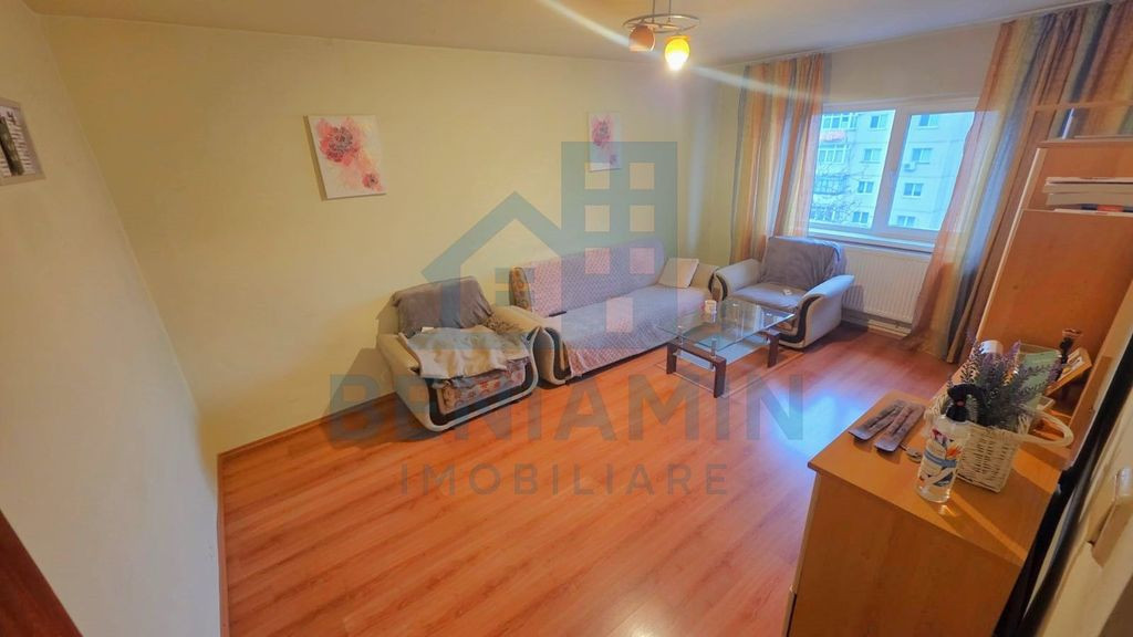 Apartament de vanzare 3 camere decomandat 1 Mai 72 mp