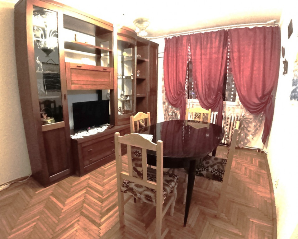 Apartament cu 3 Camere Decomandat in Zamca