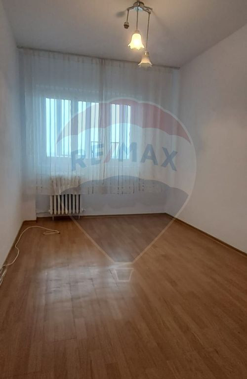 Inchiriere apartament 4 Camere decomandat - Metrou Piata ...