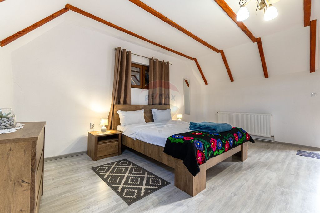 Casă / Vilă cu 7 camere de vânzare