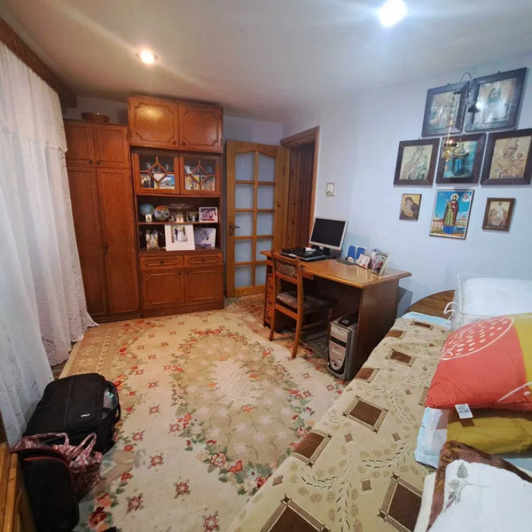 Apartament Cu 4 Camere Decomandate - Parter Zona George Enescu