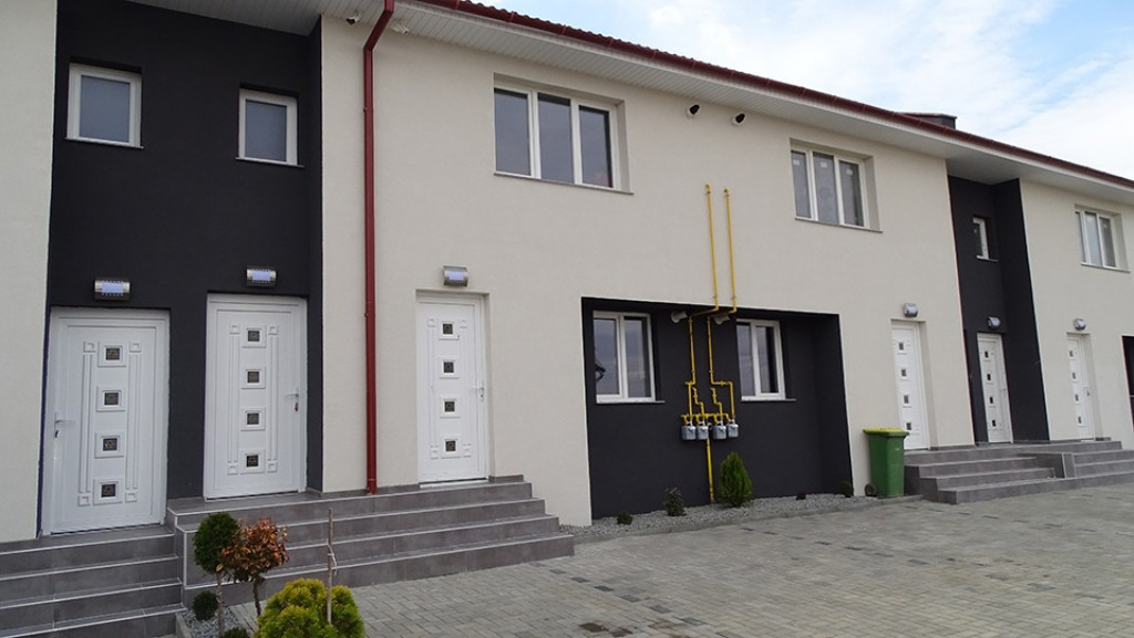 Apartament cu 3 camere, 65 mp, zona Nufarul