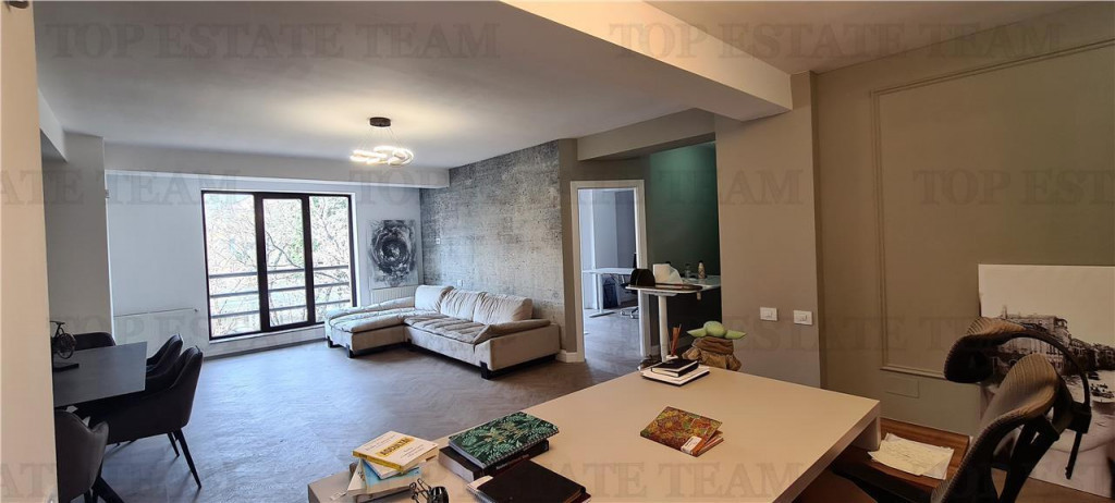 Apartament cu 4 camere de in zona Arcul de Triumf
