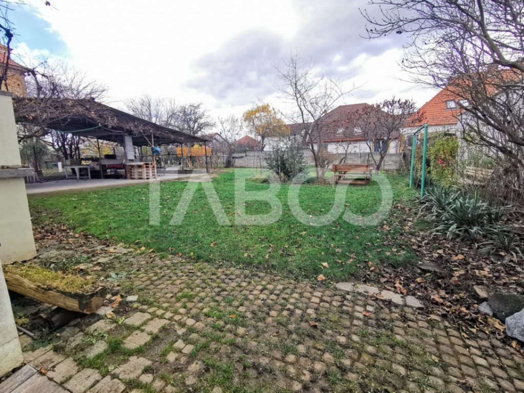 Casă individuală cu 4 camere și 900 mp teren în zona Cal