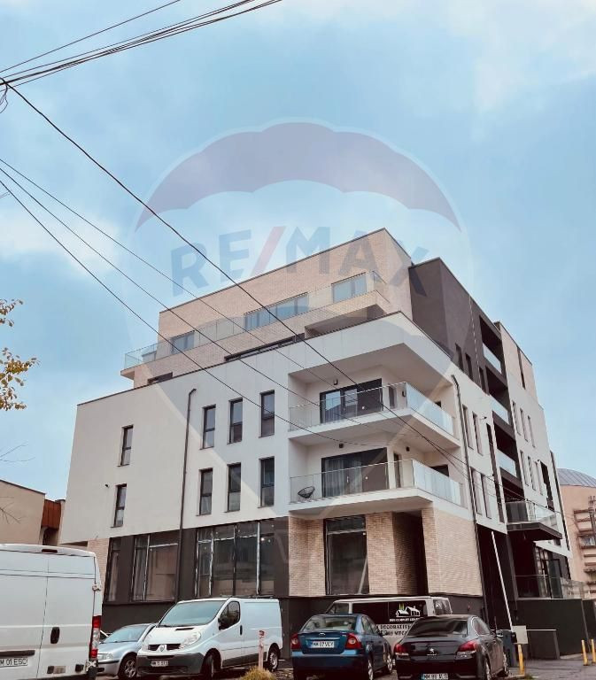 Apartament de Lux in Centru Orasului de Inchiriat + loc d...