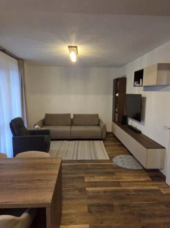 Apartament 3 camere, decomandat - zona Sanpetru