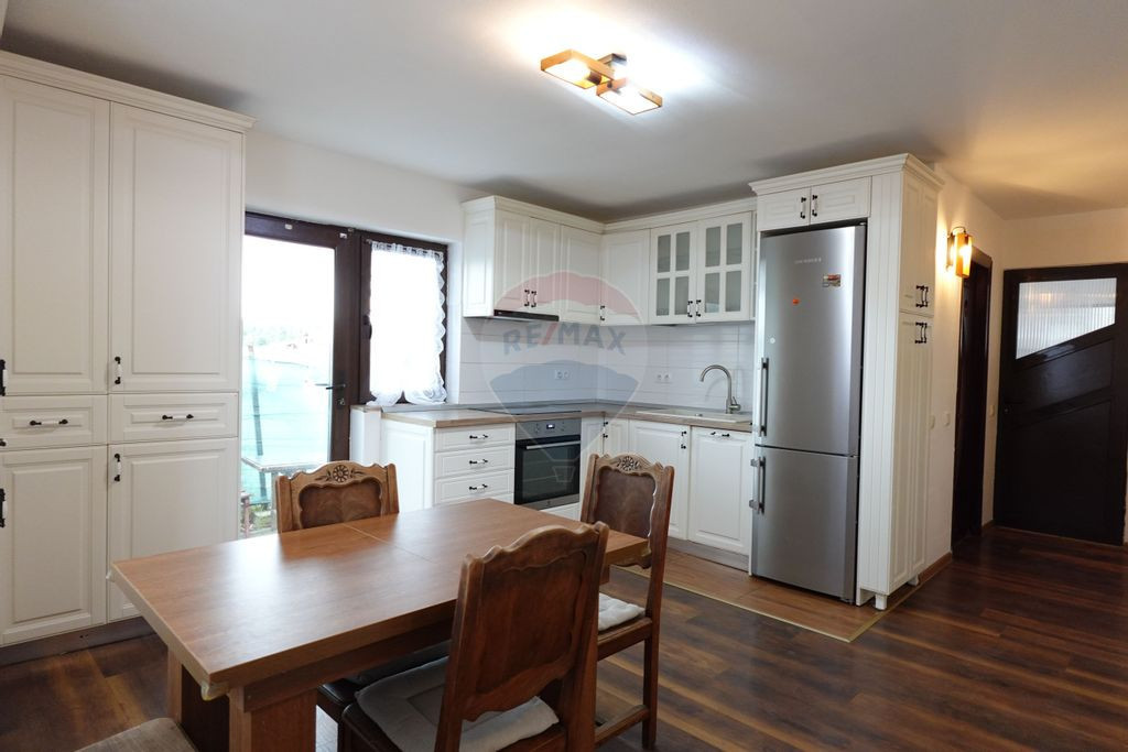 Casă 3 dormitoare, modernă și complet utilată - Săsar!