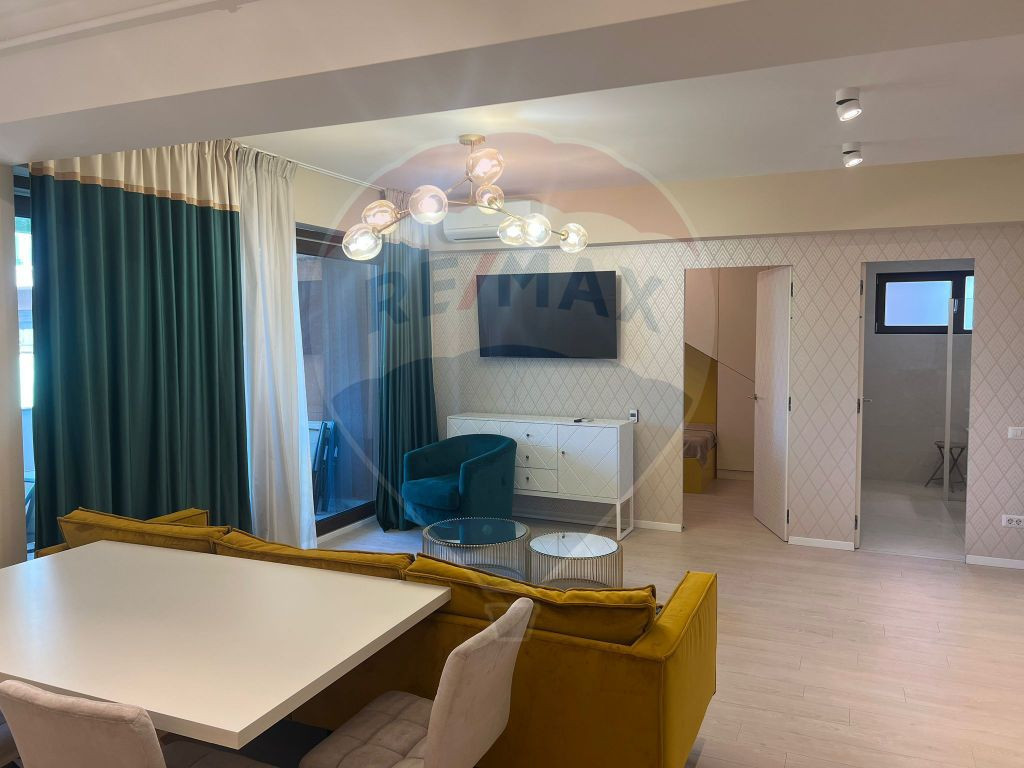 Apartament cu 3 camere de închiriat în zona Central