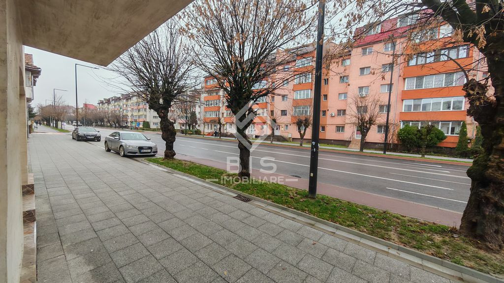 Spațiu Comercial de Închiriat.- Andrei Muresanu