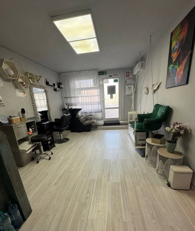 Spațiu comercial, zona Podu Roș, la bulevard