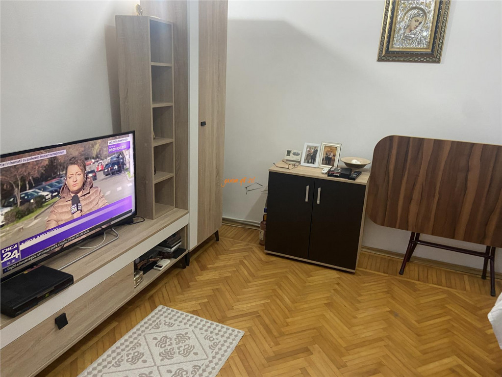 Apartament 3 camere , zona cartier Sud ,et 2/4 , decomandat