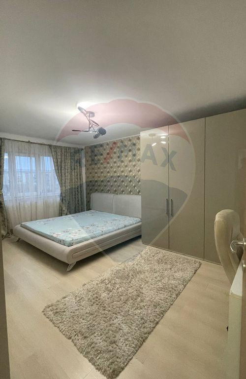 Apartament cu 4 camere de închiriat în zona Sarari