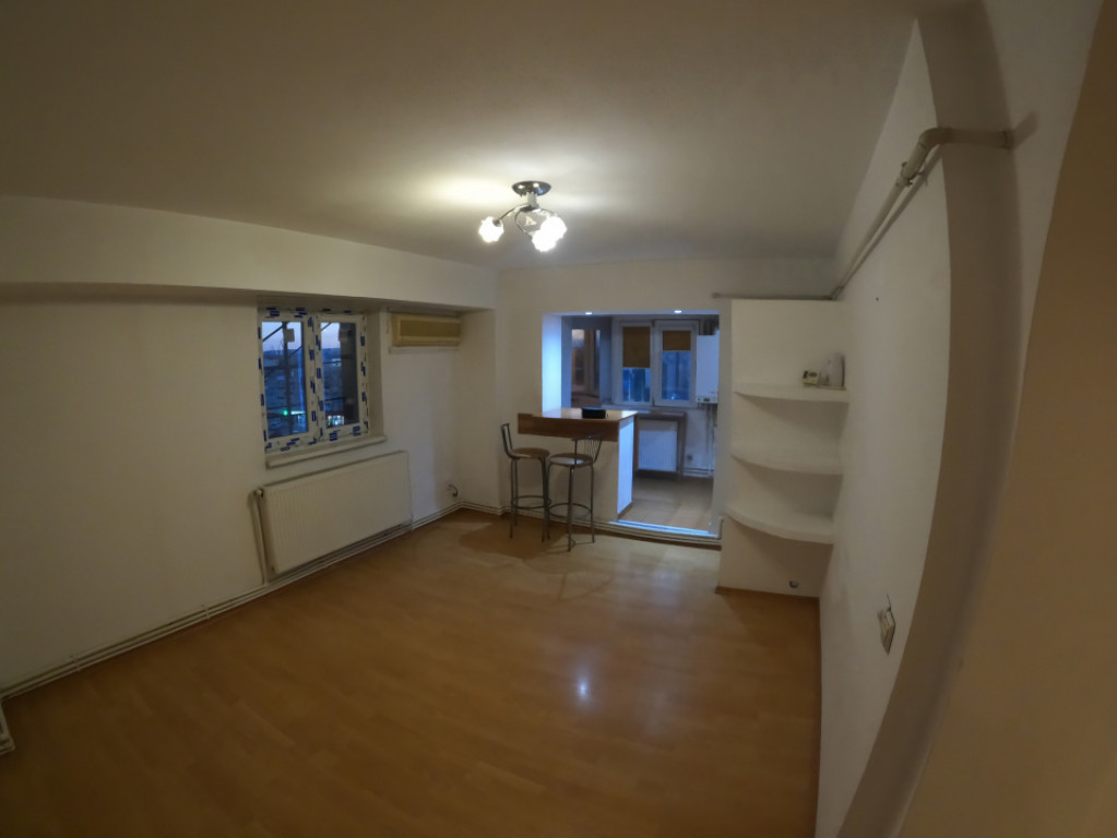 Apartament ETAJ 2 cu 3 camere complet renovat si utilat LA C