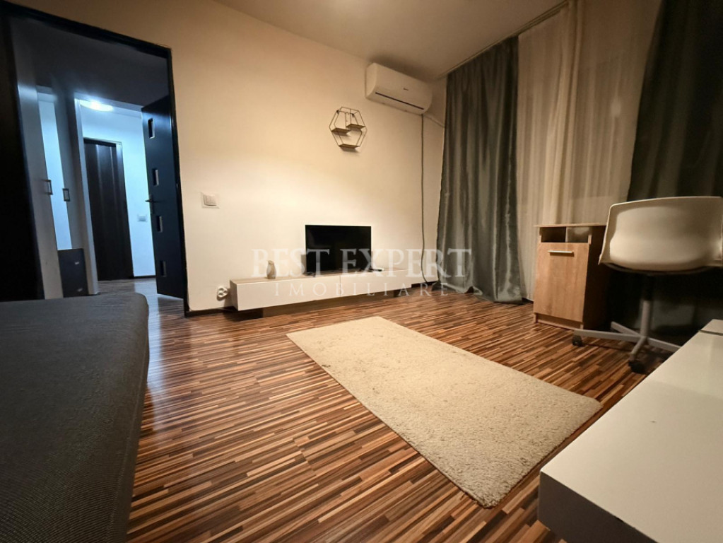 Garsoniera Trapezului Metrou 1 Decembrie