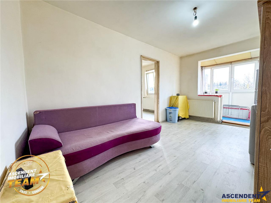 Apartament de vanzare, cu 3 camere, decomandat, 68mp, parter