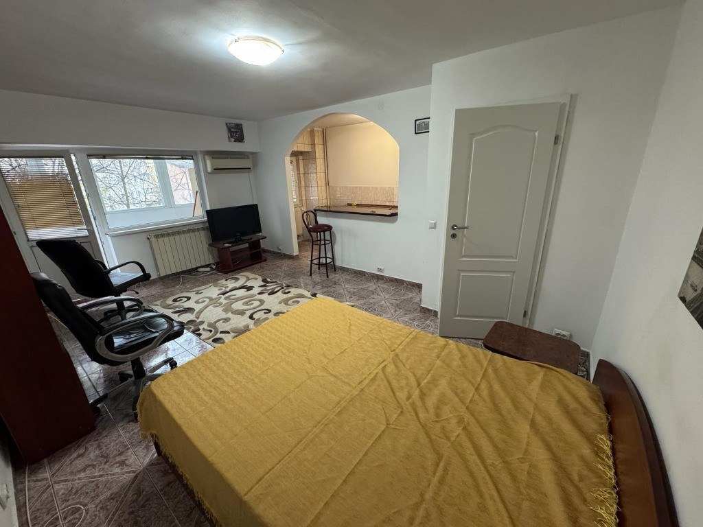 Direct proprietar Nerva Traian garsonieră