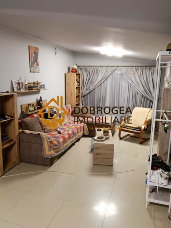 APARTAMENT 4 CAMERE, IN VILA, CENTRALA PELETI, GARAJ