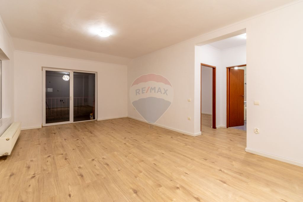 Apartament cu 2 camere de vanzare Floresti