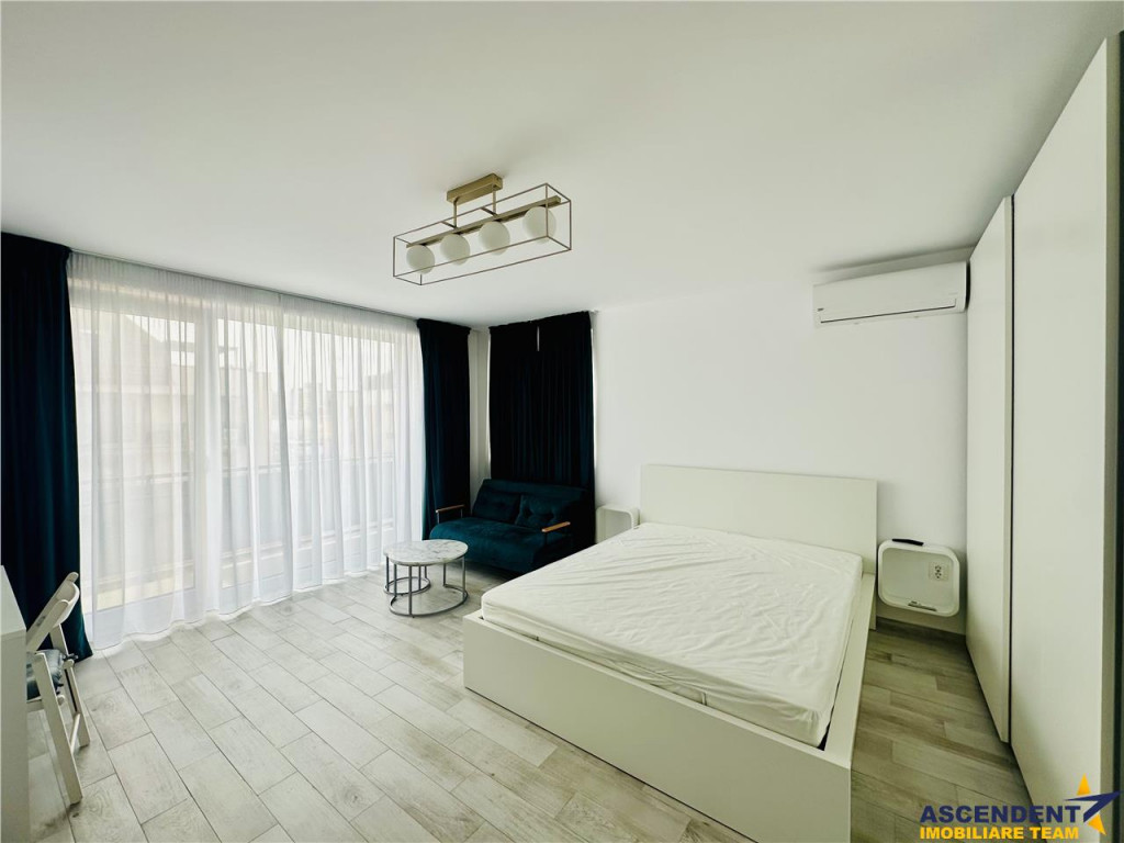 Decomandat cu loc de parcare, etaj intermediar, doua balcoan