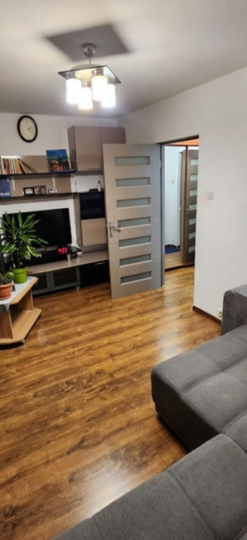 Apartament 3 camere, semidecomandat - zona Gemenii